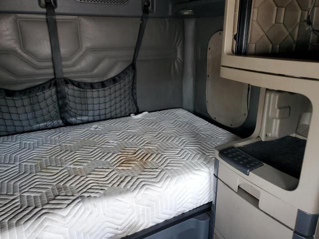 2016 Freightliner Cascadia 125 Semi Truck