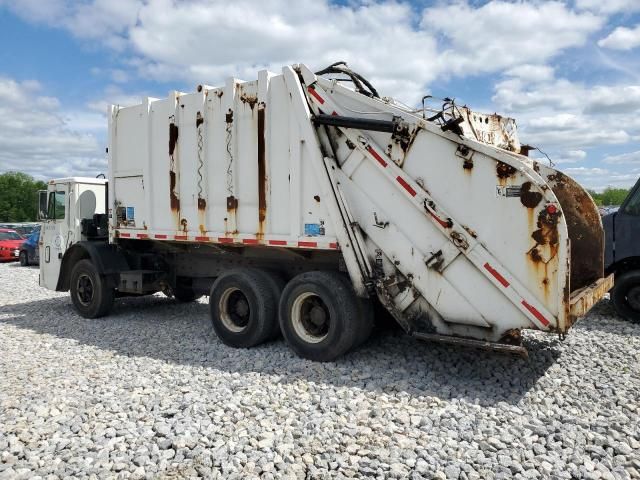 2004 Mack LE600 Refuse Truck