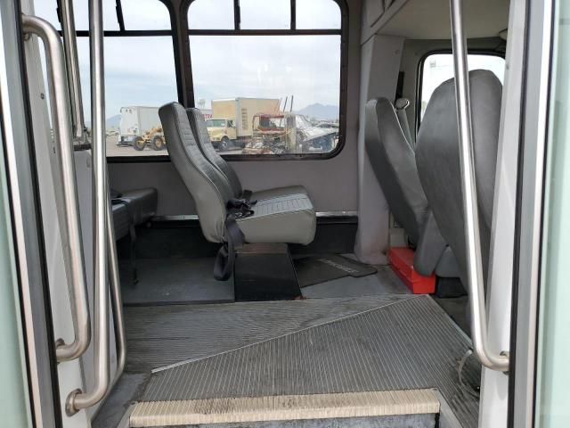 2008 Ford Econoline E350 Super Duty Cutaway Van