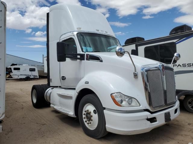 2014 Kenworth T680 Semi Truck