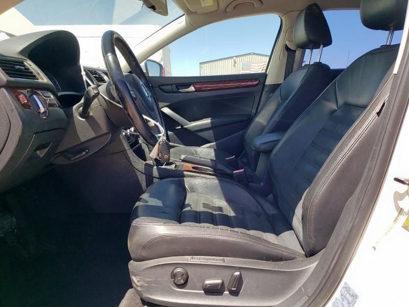 2013 Volkswagen Passat SEL