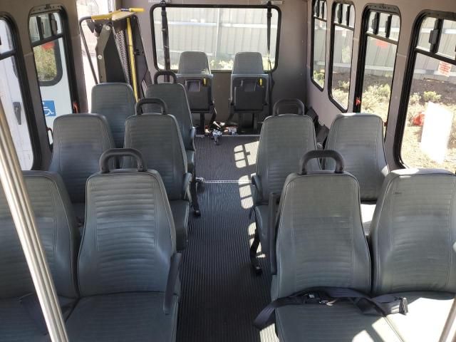 2016 Ford Econoline E350 Super Duty Cutaway Van