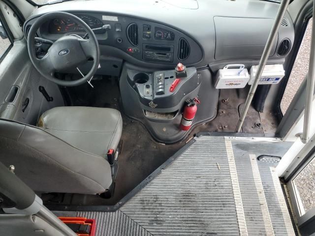 2008 Ford Econoline E450 Super Duty Cutaway Van