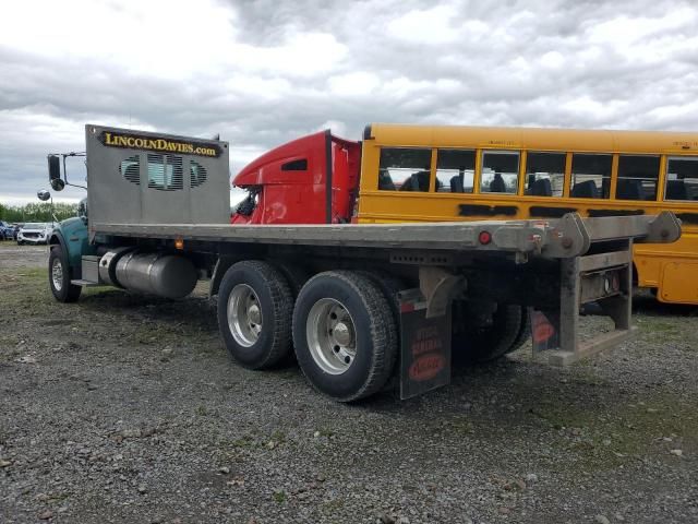 2015 Peterbilt 348