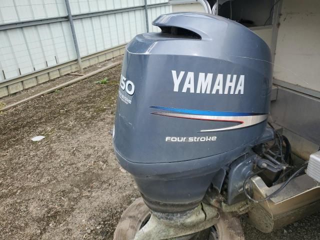2004 Bennington Marine Boat