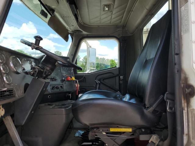 2001 International 9100I Semi Truck