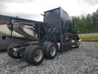 2015 Freightliner Cascadia Semi Truck