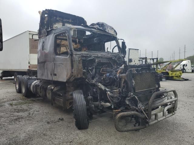 2012 Volvo VNL Semi Truck