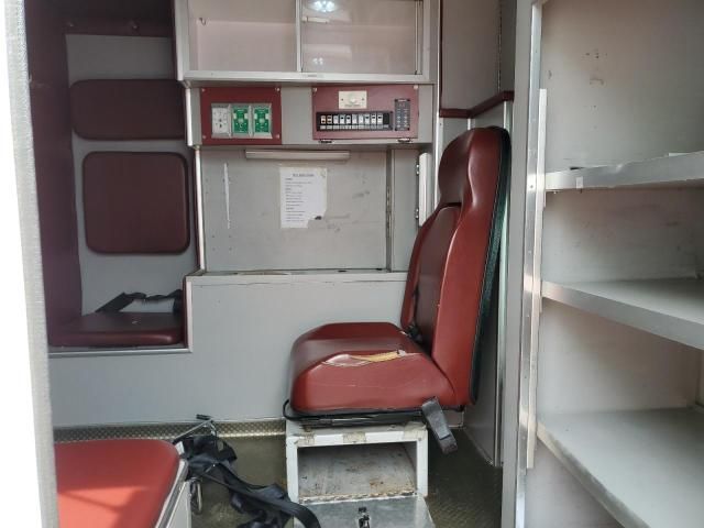 2011 GMC Savana Cutaway G3500