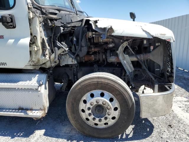 2015 Freightliner Cascadia 125 Semi Truck