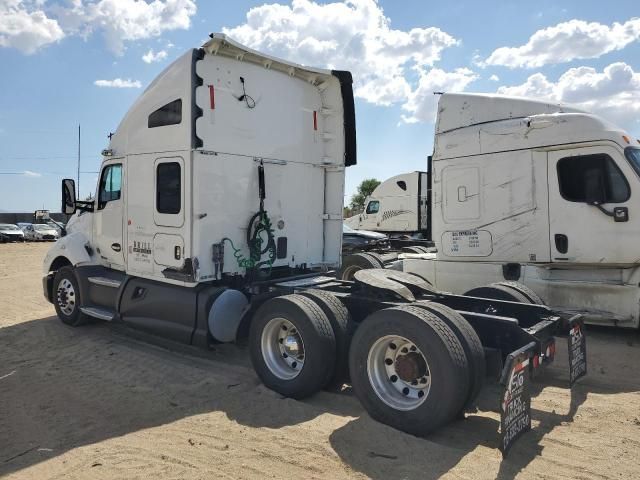 2017 Kenworth T680 Semi Truck