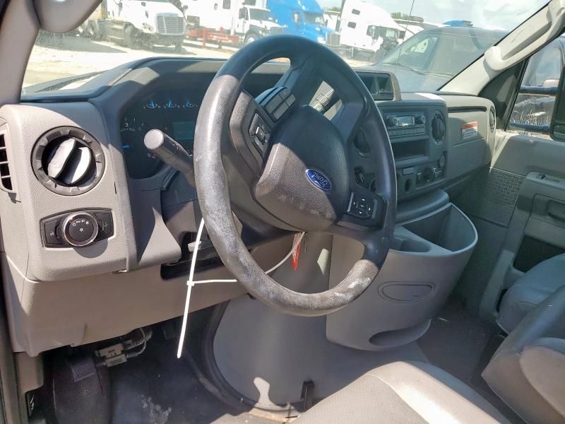 2021 Ford Econoline E350 Super Duty Cutaway Van
