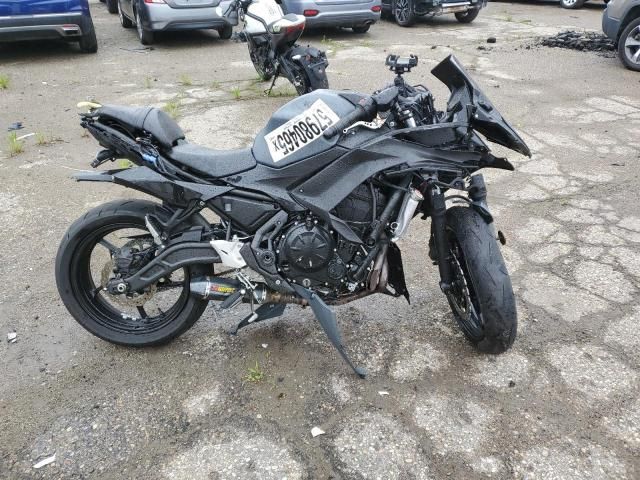 2024 Kawasaki EX650 P