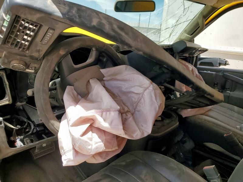2023 GMC Savana Cutaway G3500