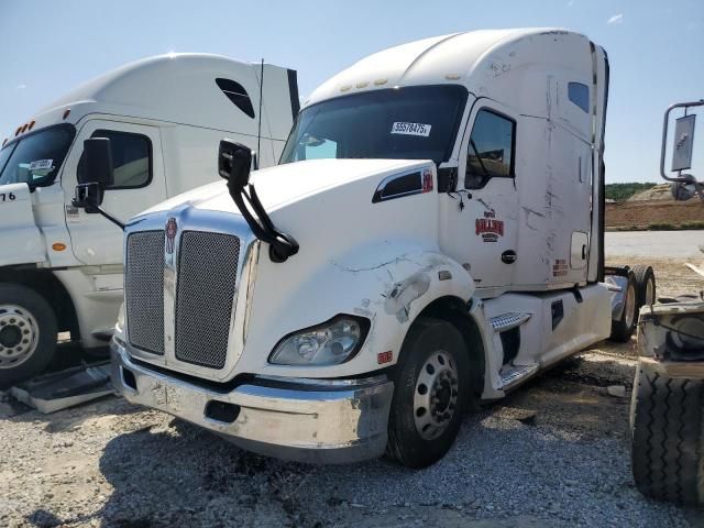 2017 Kenworth T680 Semi Truck
