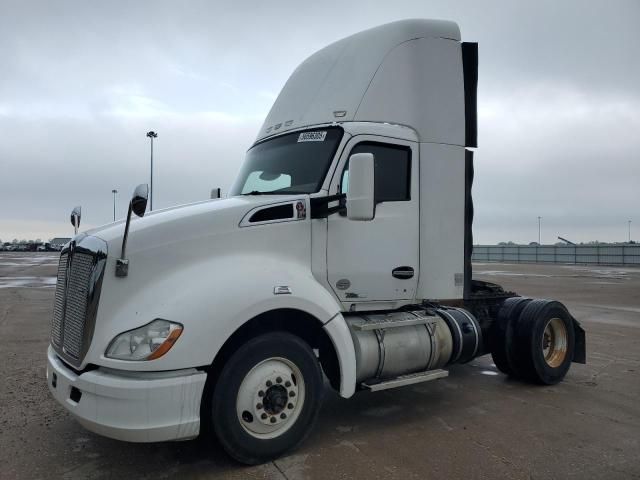 2014 Kenworth T680 Semi Truck