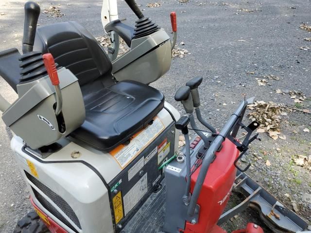 2022 Takeuchi TB210R