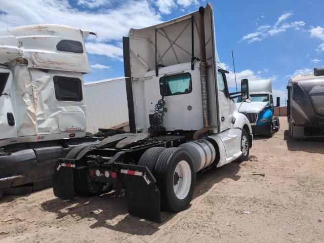 2014 Kenworth T680 Semi Truck