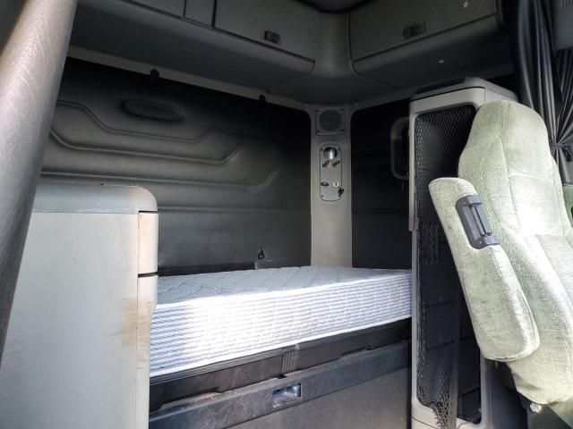 2005 Freightliner Conventional Columbia