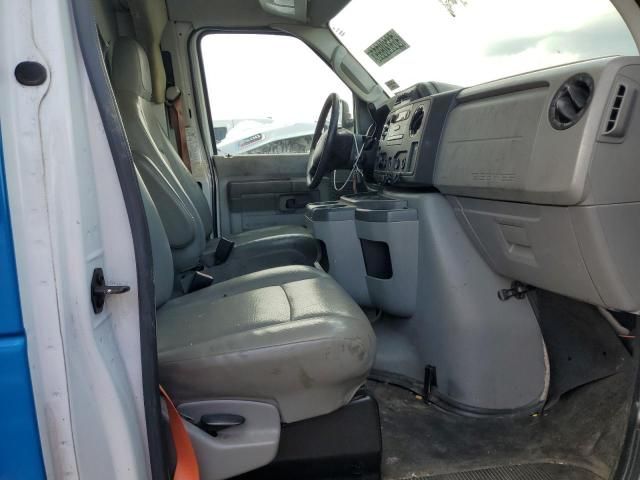 2015 Ford Econoline E350 Super Duty Cutaway Van