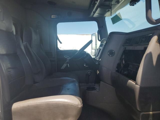 2013 Kenworth T660 Semi Truck