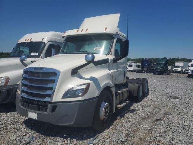 2019 Freightliner Cascadia 126 Semi Truck