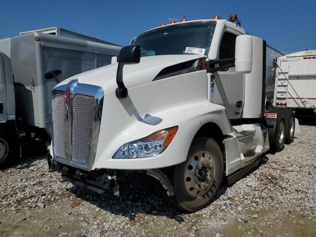 2025 Kenworth T680 Semi Truck
