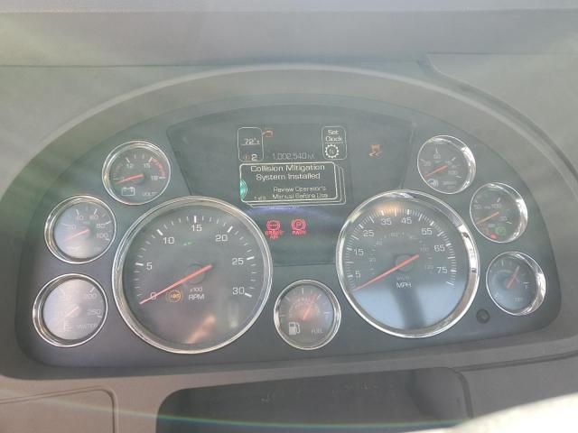 2014 Kenworth T680 Semi Truck