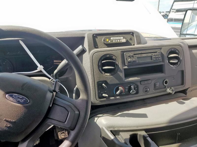 2022 Ford Econoline E450 Super Duty Cutaway Van