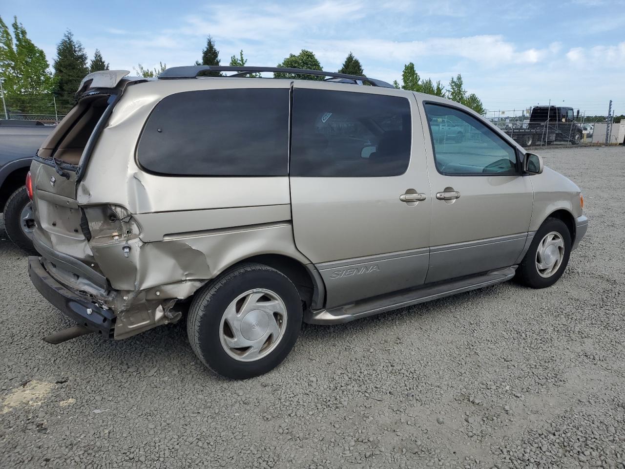 2001 Toyota Sienna le