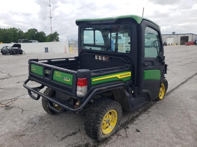 2022 John Deere XUV835R