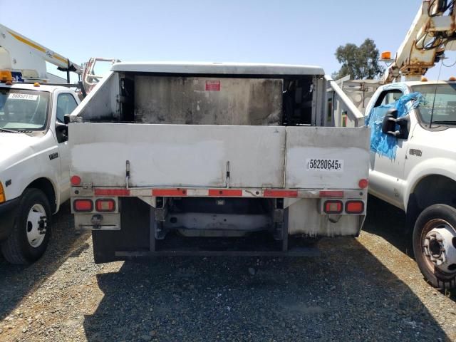 2011 Ford Econoline E450 Super Duty Cutaway Van