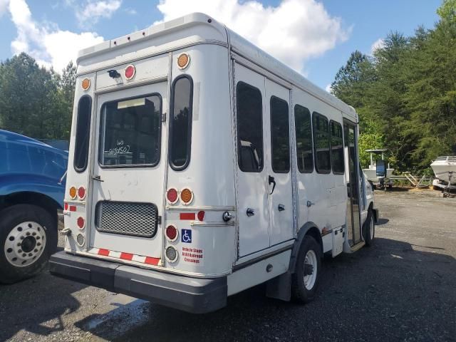 2017 Ford Econoline E350 Super Duty Cutaway Van