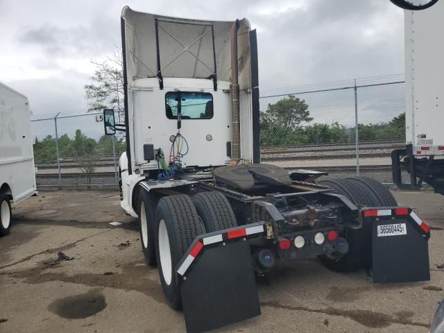 2015 Kenworth T680 Semi Truck