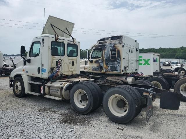 2015 Freightliner Cascadia 125 Semi Truck