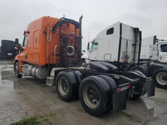 2013 Freightliner Cascadia Semi Truck
