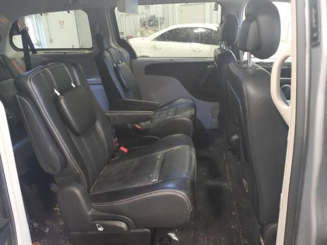 2014 Chrysler Town & Country Touring L