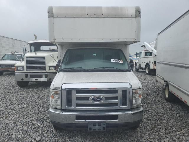 2016 Ford Econoline E450 Super Duty Cutaway Van
