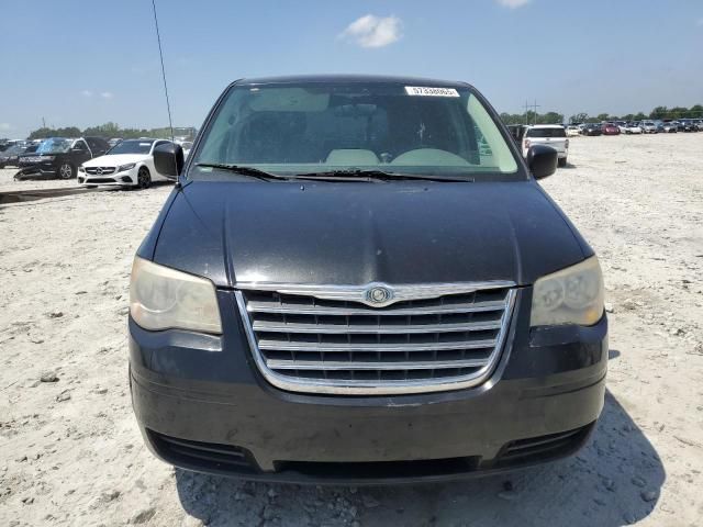 2010 Chrysler Town & Country LX