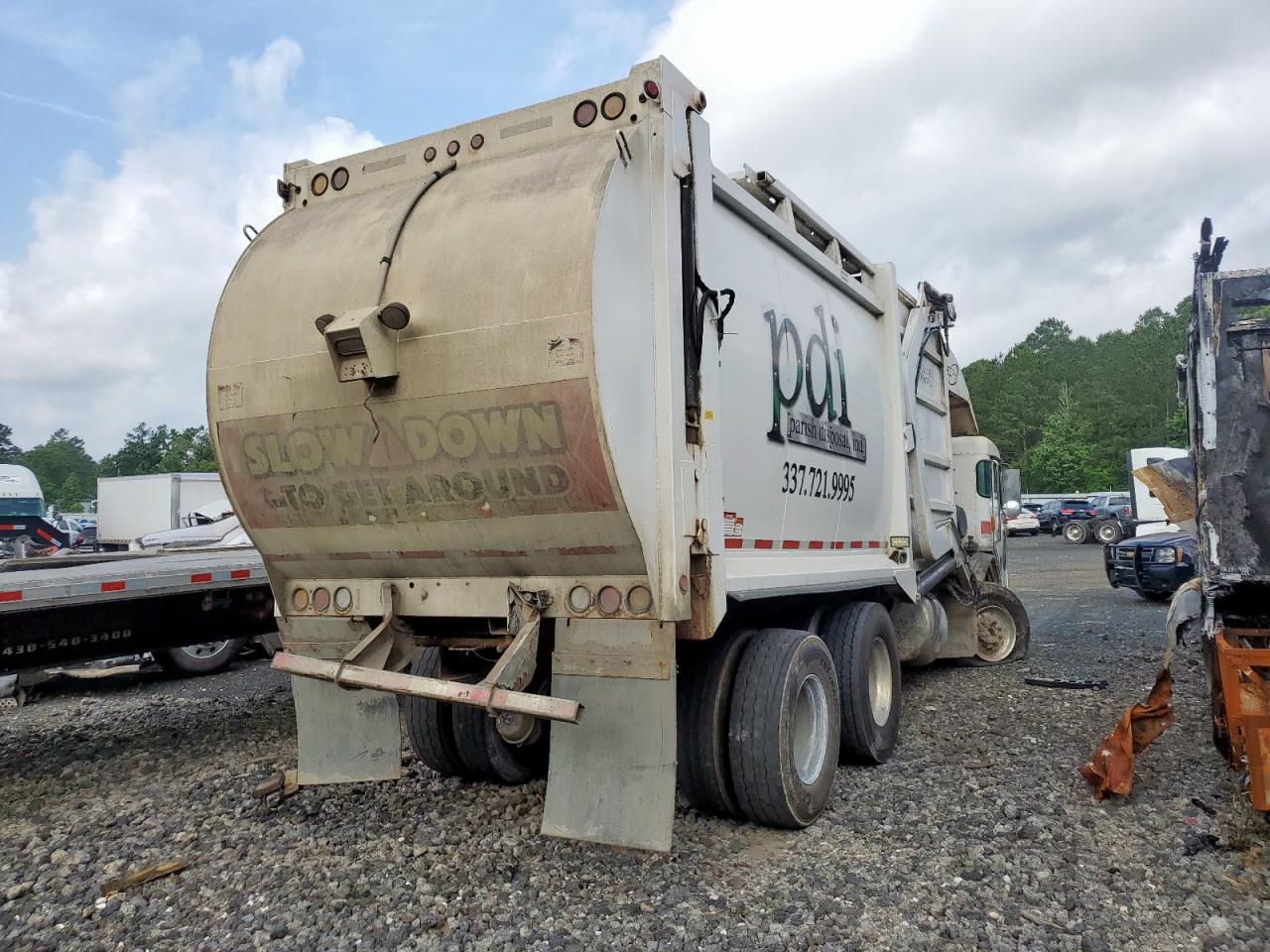 2020 Peterbilt 520 Refuse Truck