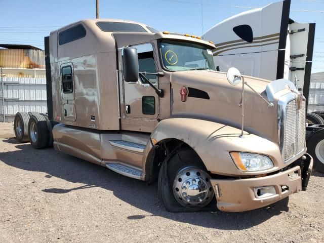 2013 Kenworth T600 Semi Truck