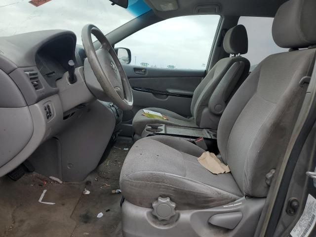 2004 Toyota Sienna CE