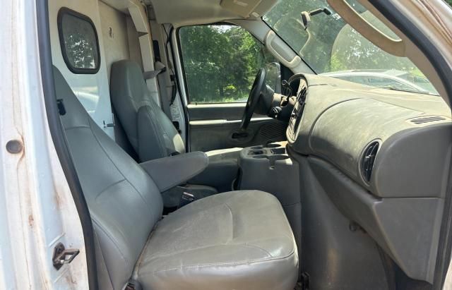 2003 Ford Econoline E350 Super Duty Cutaway Van