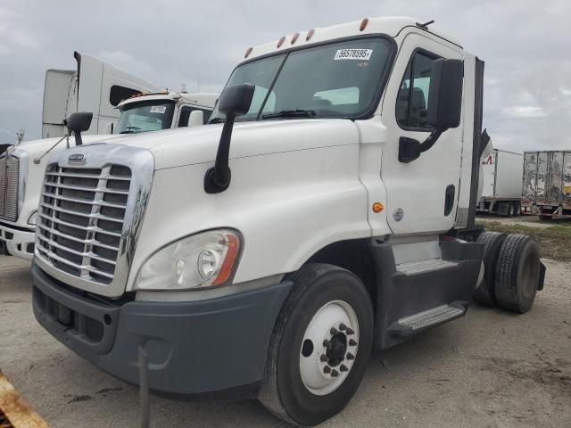 2016 Freightliner Cascadia 125 Semi Truck