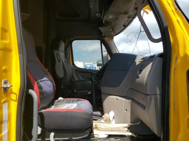2011 Freightliner Cascadia 125 Semi Truck
