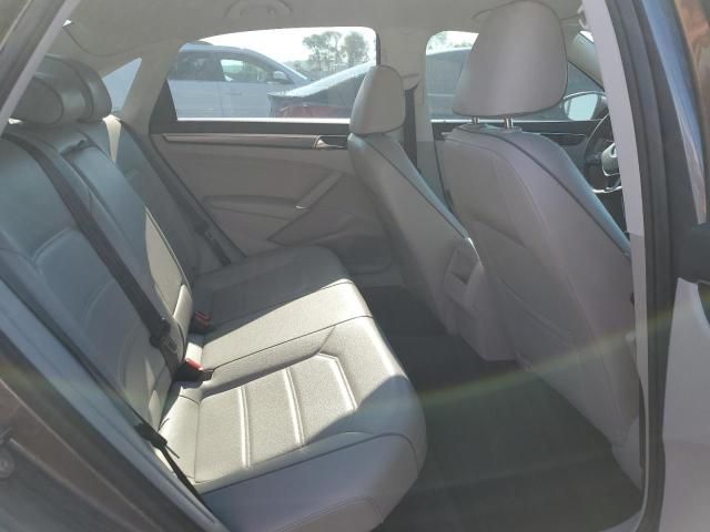 2017 Volkswagen Passat R-Line