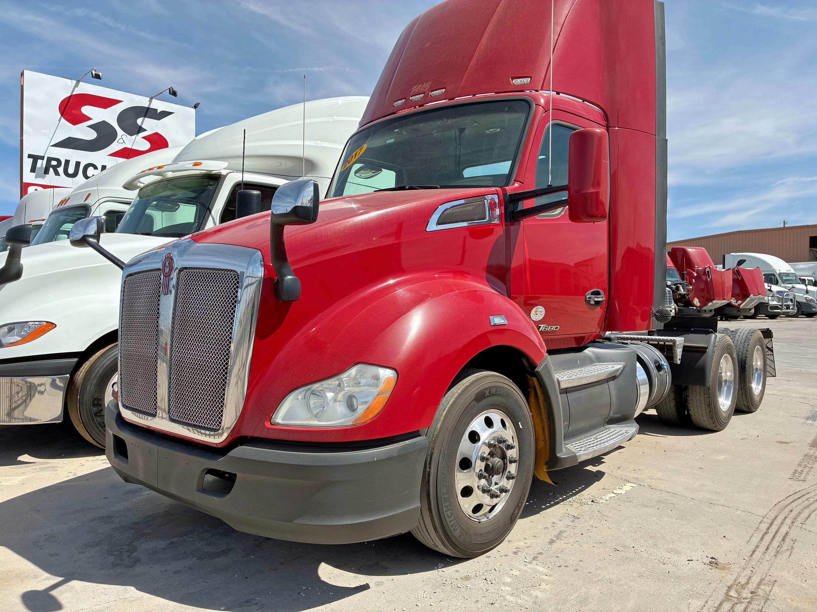 2017 Kenworth Construction T680