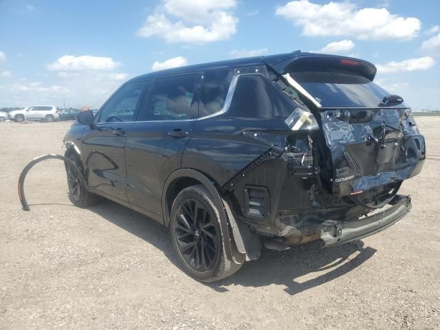 2022 Mitsubishi Outlander SE