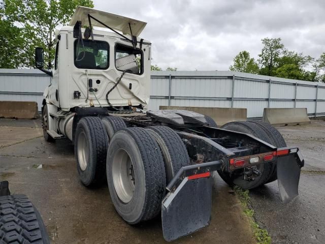 2019 Freightliner Cascadia 126 Semi Truck