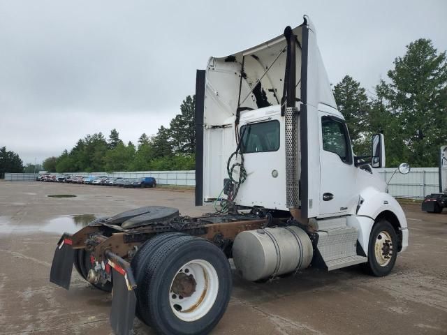2014 Kenworth T680 Semi Truck